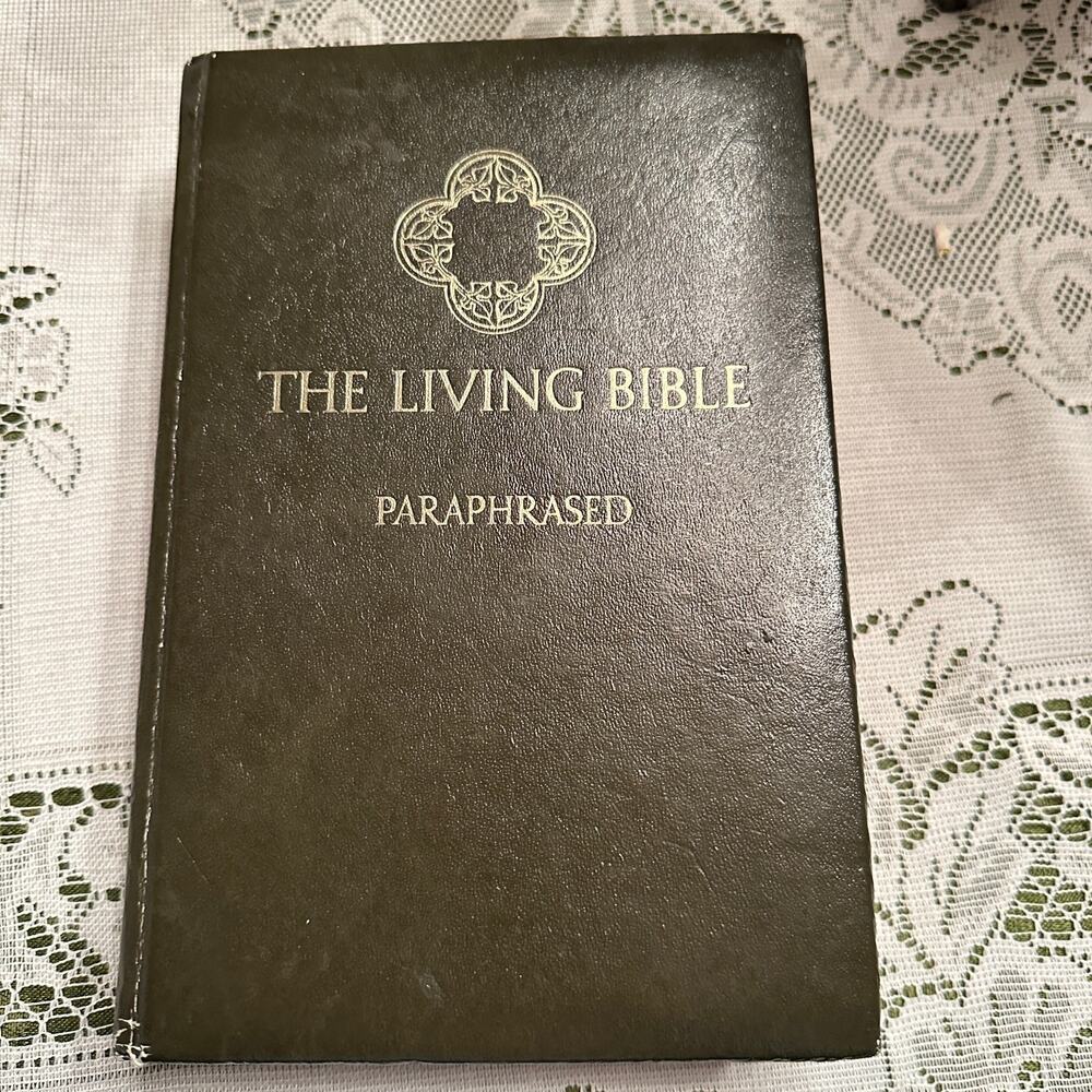 The Living Bible Paraphrased TYNDALE VTG Hardcover Green Faux Leather 1973 *Read